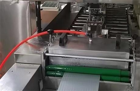 自動v割機